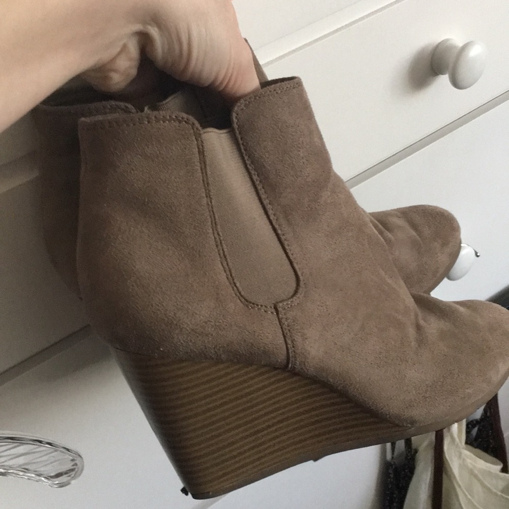 Tan wedges